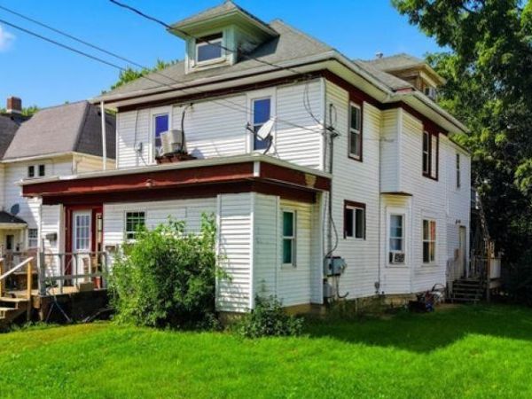 715 W 2nd, DIXON, IL 61021