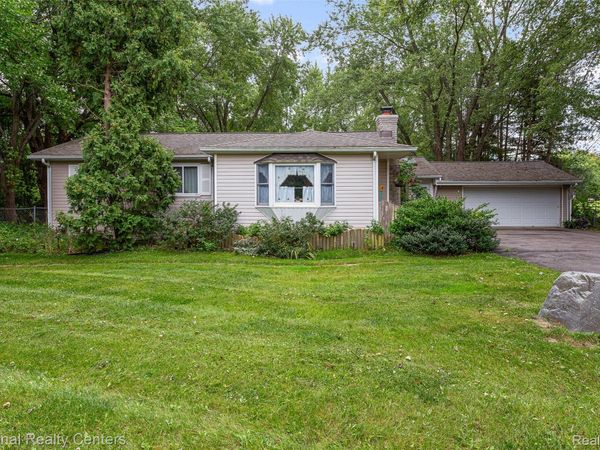 9542 Hilton Road, Brighton Township, Mi 48114