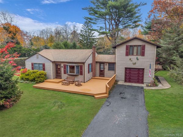 17 Hawkins Lane , Brookhaven, NY 11719