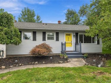 6458 Cloverleaf Drive, Lockport, NY 14094