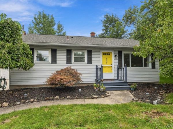 6458 Cloverleaf Drive, Lockport, NY 14094