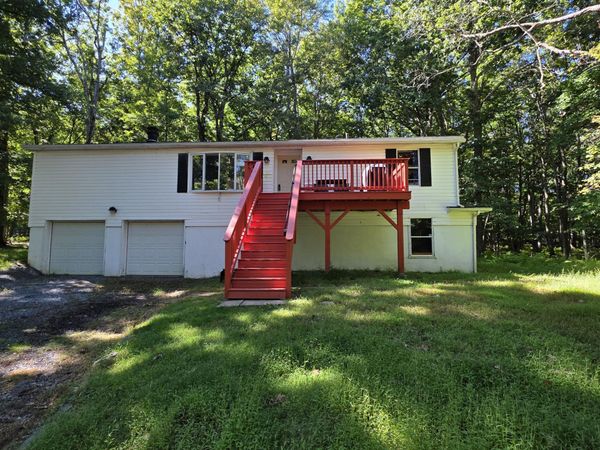 107 Lower Lakeview Drive , Hawley, PA 18428