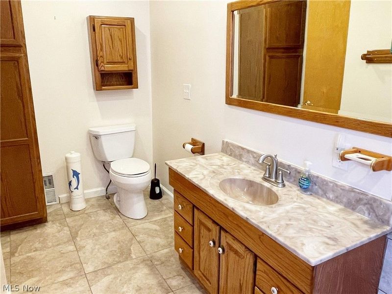 1661 Byron Drive, Mayfield Heights, OH 44124 Photo 10
