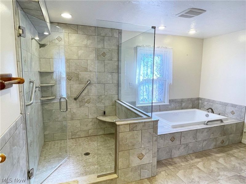1661 Byron Drive, Mayfield Heights, OH 44124 Photo 11