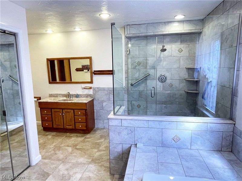 1661 Byron Drive, Mayfield Heights, OH 44124 Photo 12