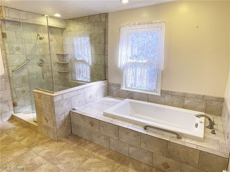 1661 Byron Drive, Mayfield Heights, OH 44124 Photo 13