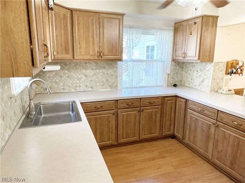 1661 Byron Drive, Mayfield Heights, OH 44124 Photo 2