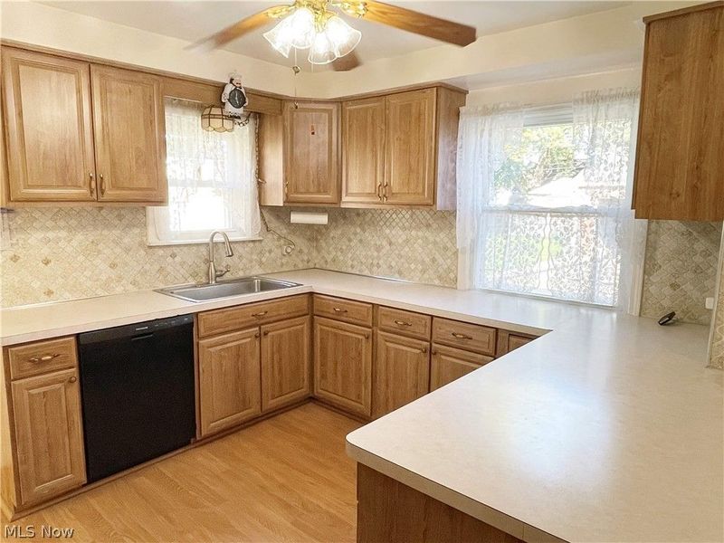 1661 Byron Drive, Mayfield Heights, OH 44124 Photo 3