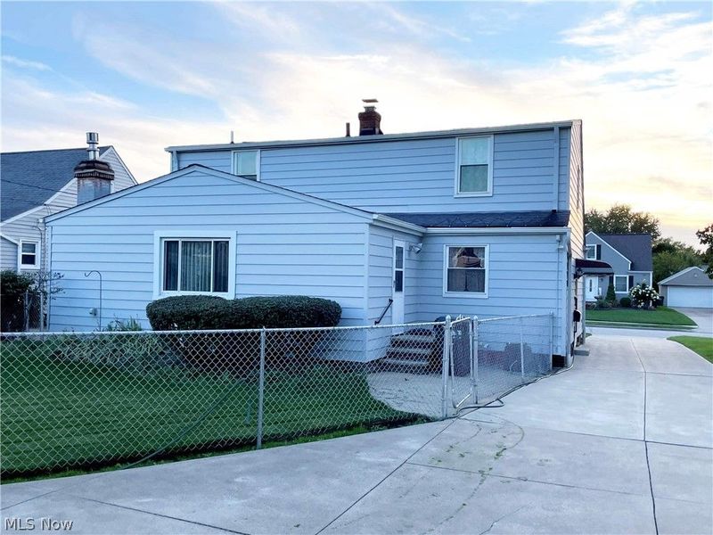1661 Byron Drive, Mayfield Heights, OH 44124 Photo 33
