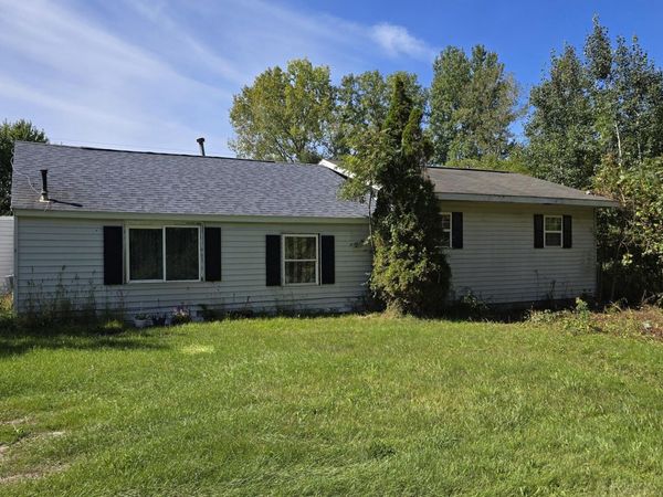 5065 Lorenson Road, Muskegon, MI 49445