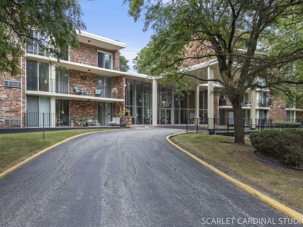 1150 E Jackson Street, Unit 2S, Lombard, IL 60148