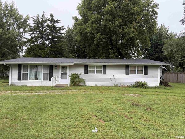 901 Pike Street, Oquawka, IL 61469