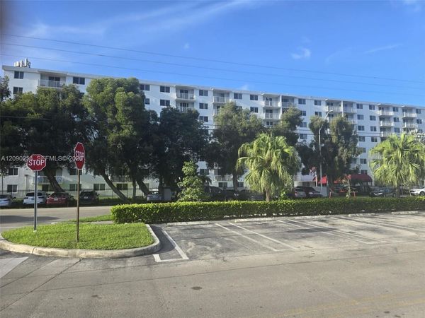 1251 NE 108th St, Unit 718, Miami, FL 33161