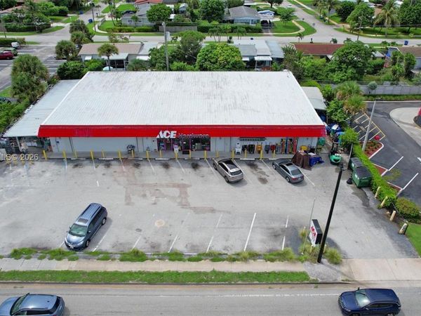 1212 W Lantana Rd, Lantana, FL 33462
