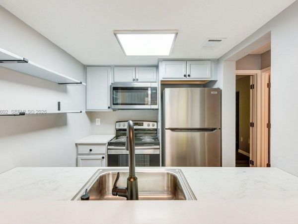 301 Country Club Oval , Unit 8, Daytona, FL 32114