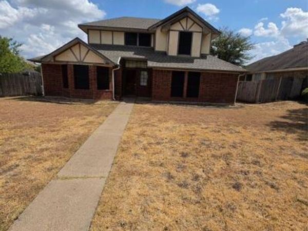 405 Raintree Circle, DeSoto, TX 75115