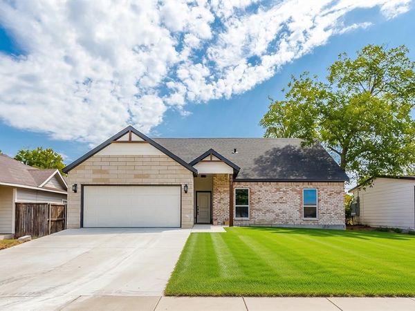 808 Wilkinson Drive, Mesquite, TX 75149