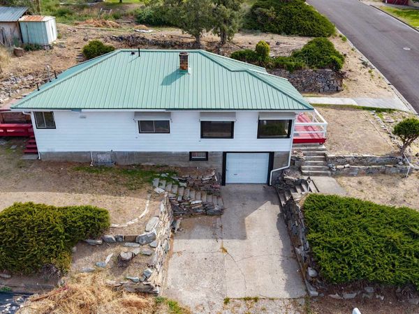 121 SW State St, Tonasket, WA 98855