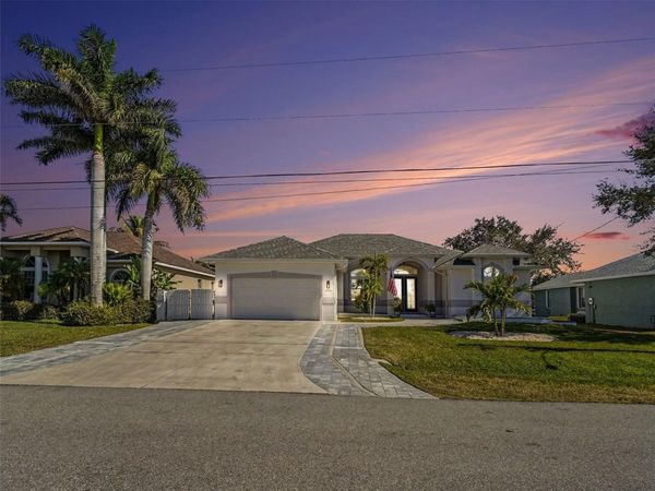 4256 BEACH VIEW COURT , PORT CHARLOTTE, FL 33948