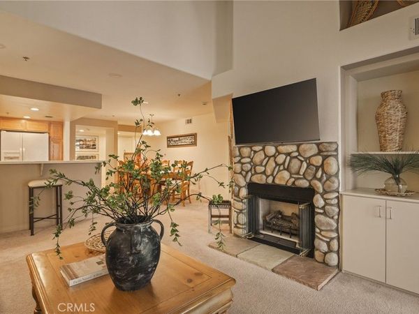 306 Villa Way , Lake Arrowhead, CA 92352