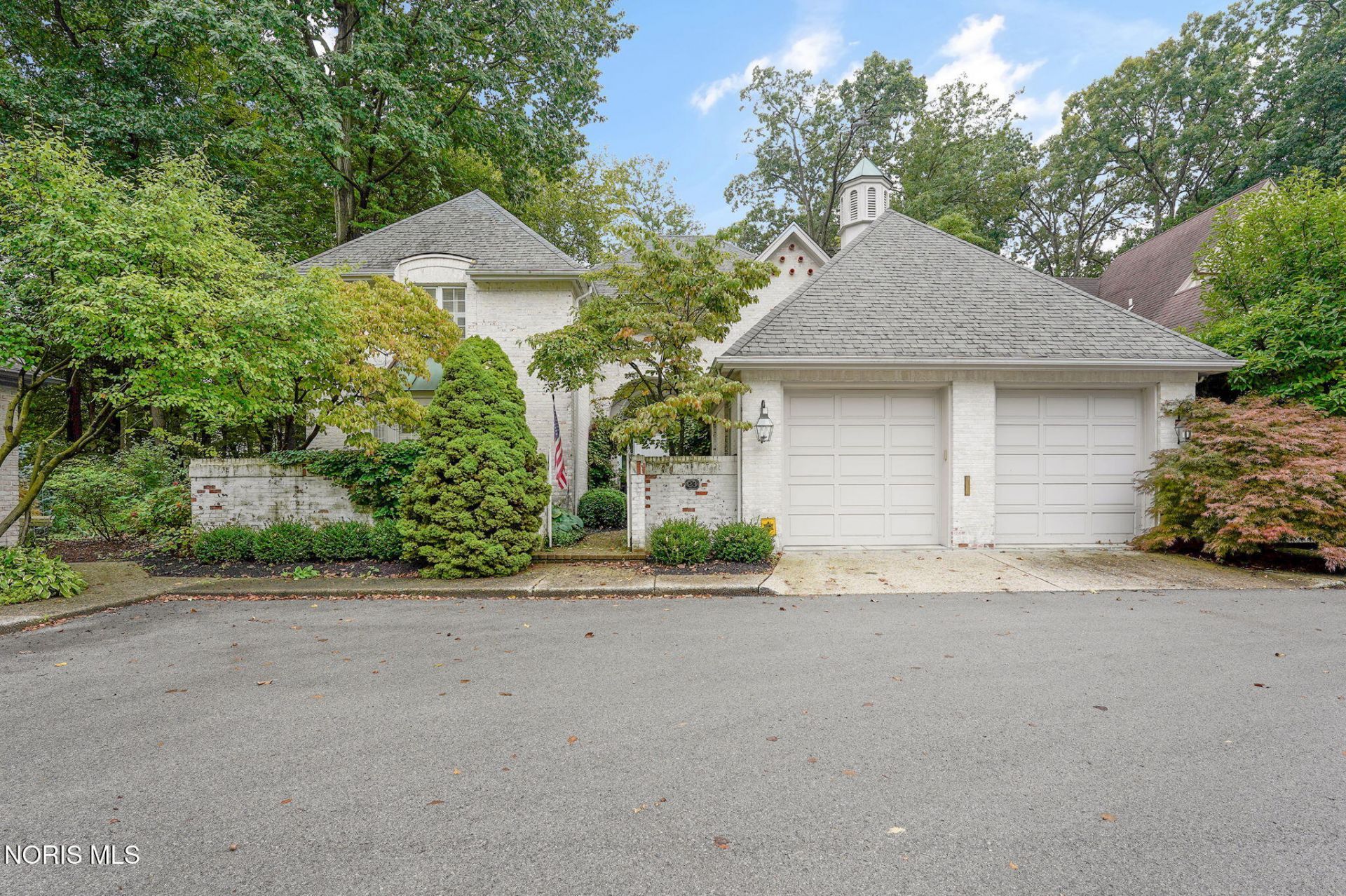 23 Exmoor, Ottawa Hills, OH 43615 Main Photo