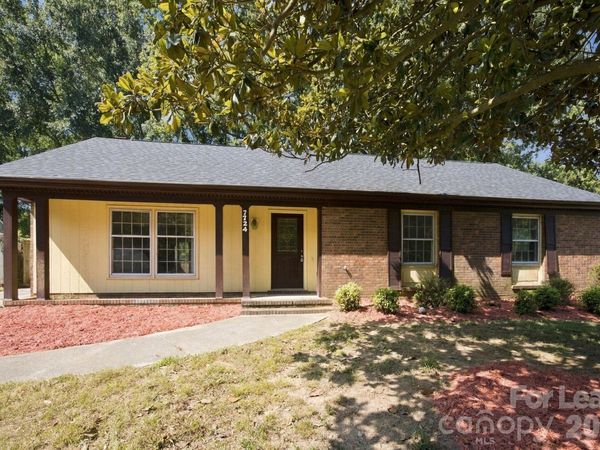 7724 Winterset Drive, Charlotte, NC 28270