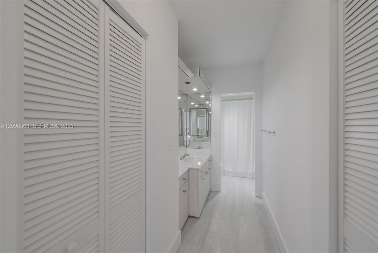 1950 S Ocean Dr, Unit 11P, Hallandale Beach, FL 33009 Photo