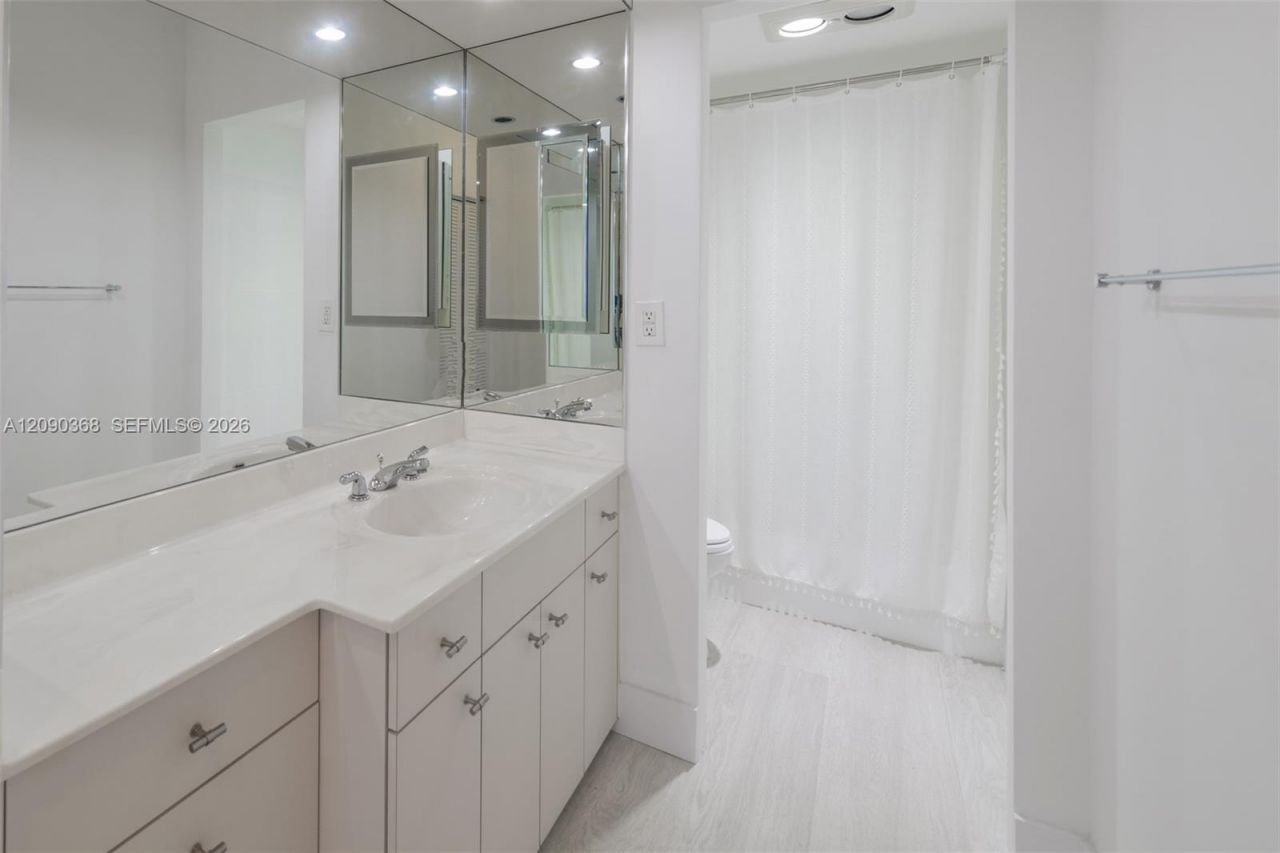 1950 S Ocean Dr, Unit 11P, Hallandale Beach, FL 33009 Photo