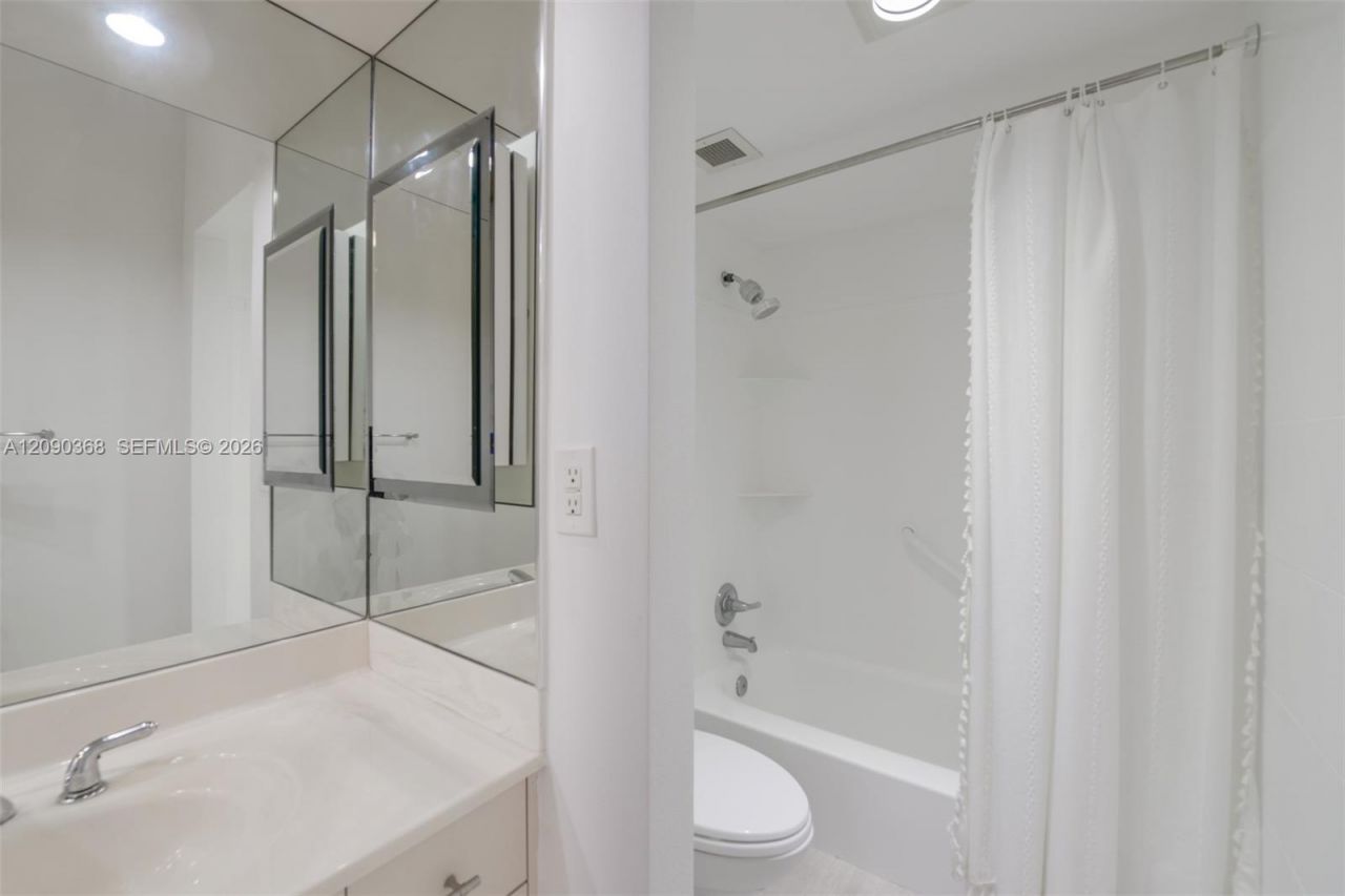 1950 S Ocean Dr, Unit 11P, Hallandale Beach, FL 33009 Photo