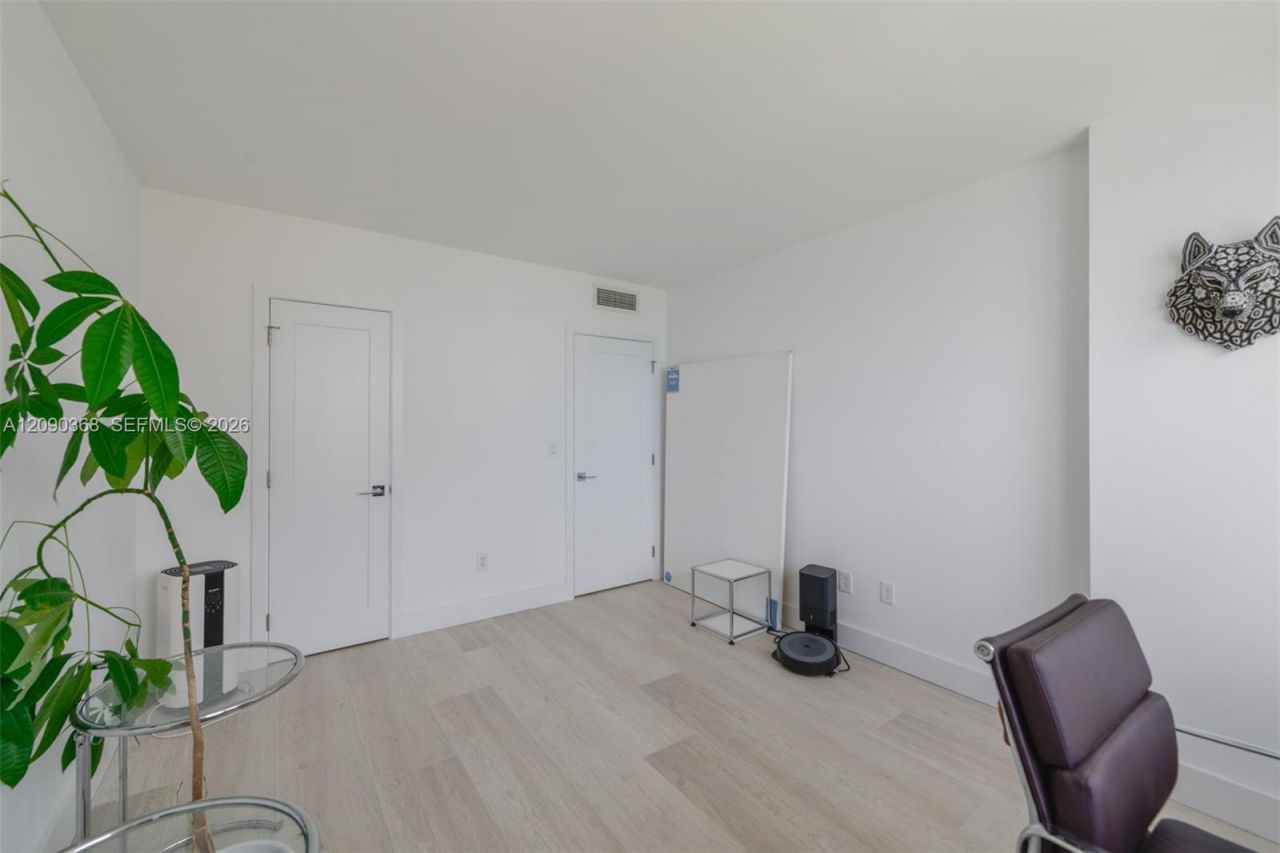 1950 S Ocean Dr, Unit 11P, Hallandale Beach, FL 33009 Photo
