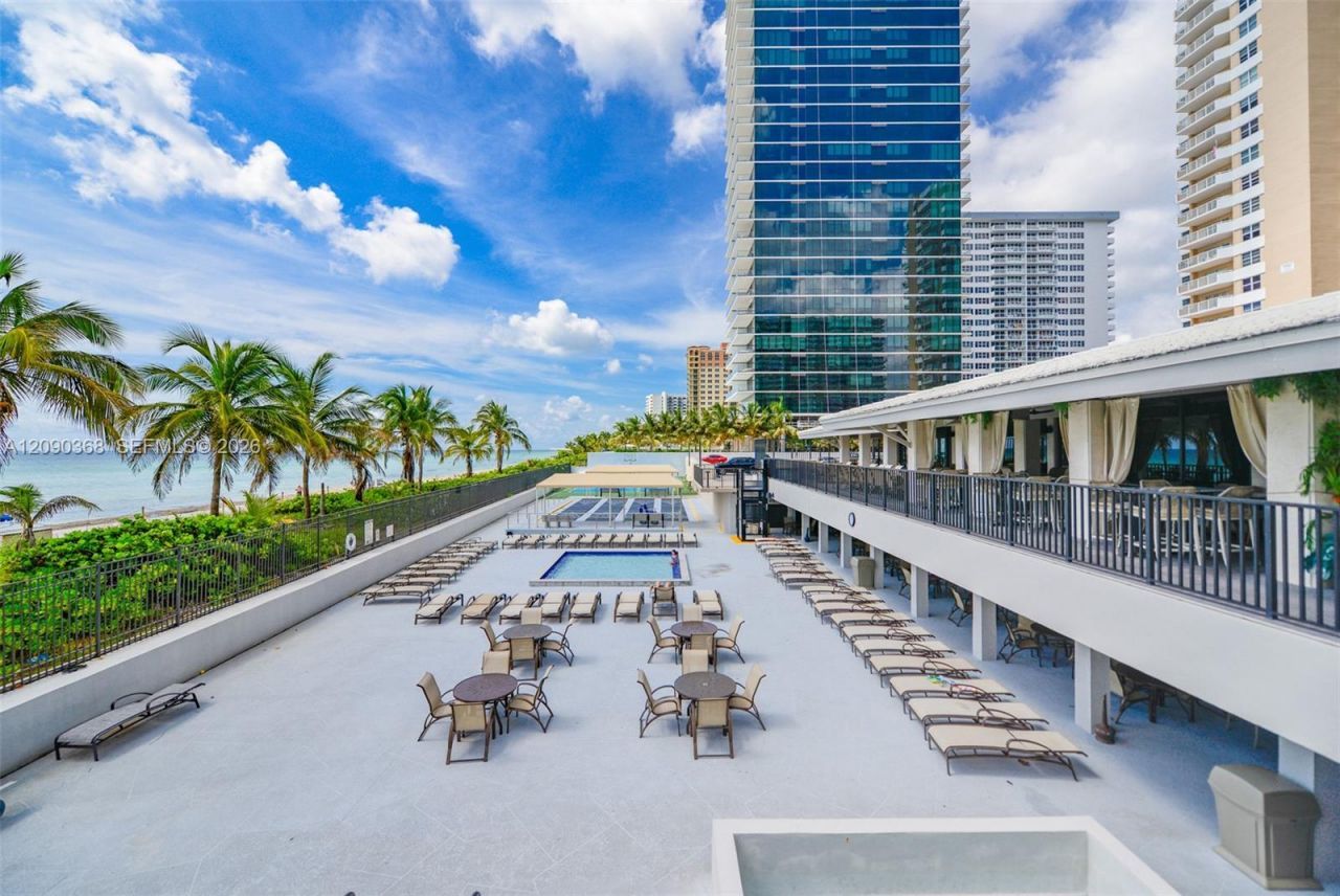 1950 S Ocean Dr, Unit 11P, Hallandale Beach, FL 33009 Photo