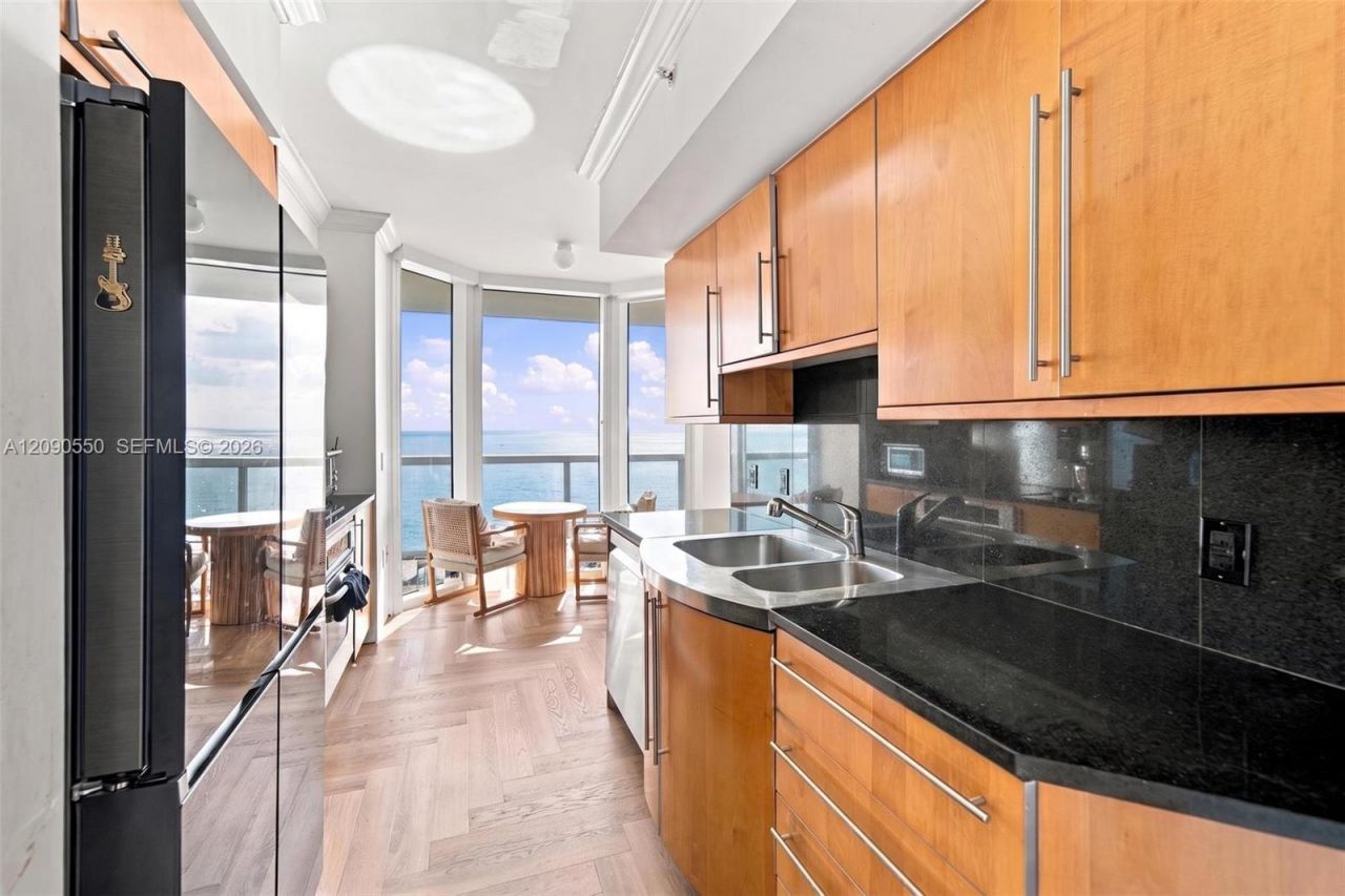 6365 Collins Ave, Unit 1103, Miami Beach, FL 33141 Photo
