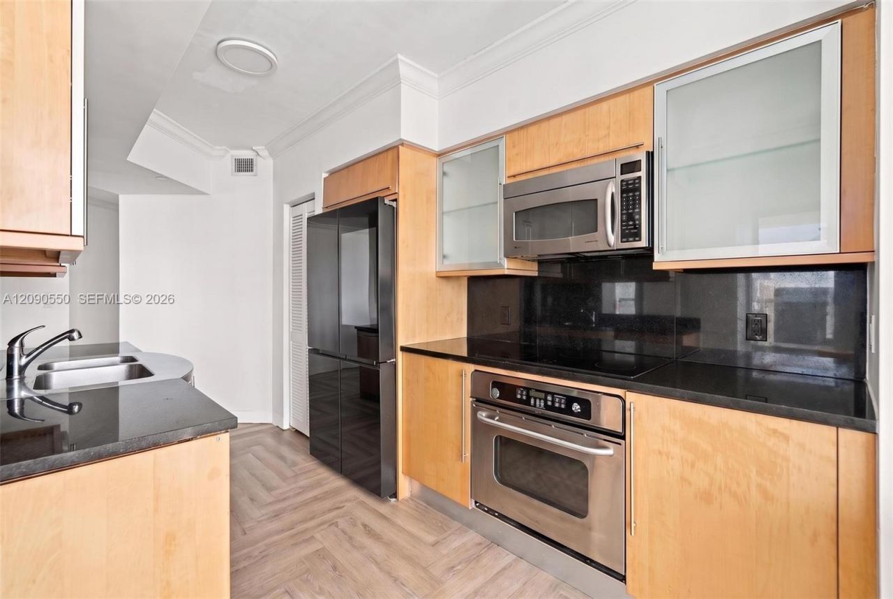 6365 Collins Ave, Unit 1103, Miami Beach, FL 33141 Photo