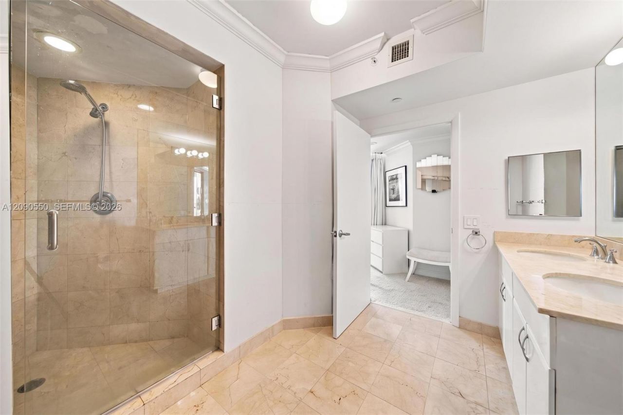 6365 Collins Ave, Unit 1103, Miami Beach, FL 33141 Photo