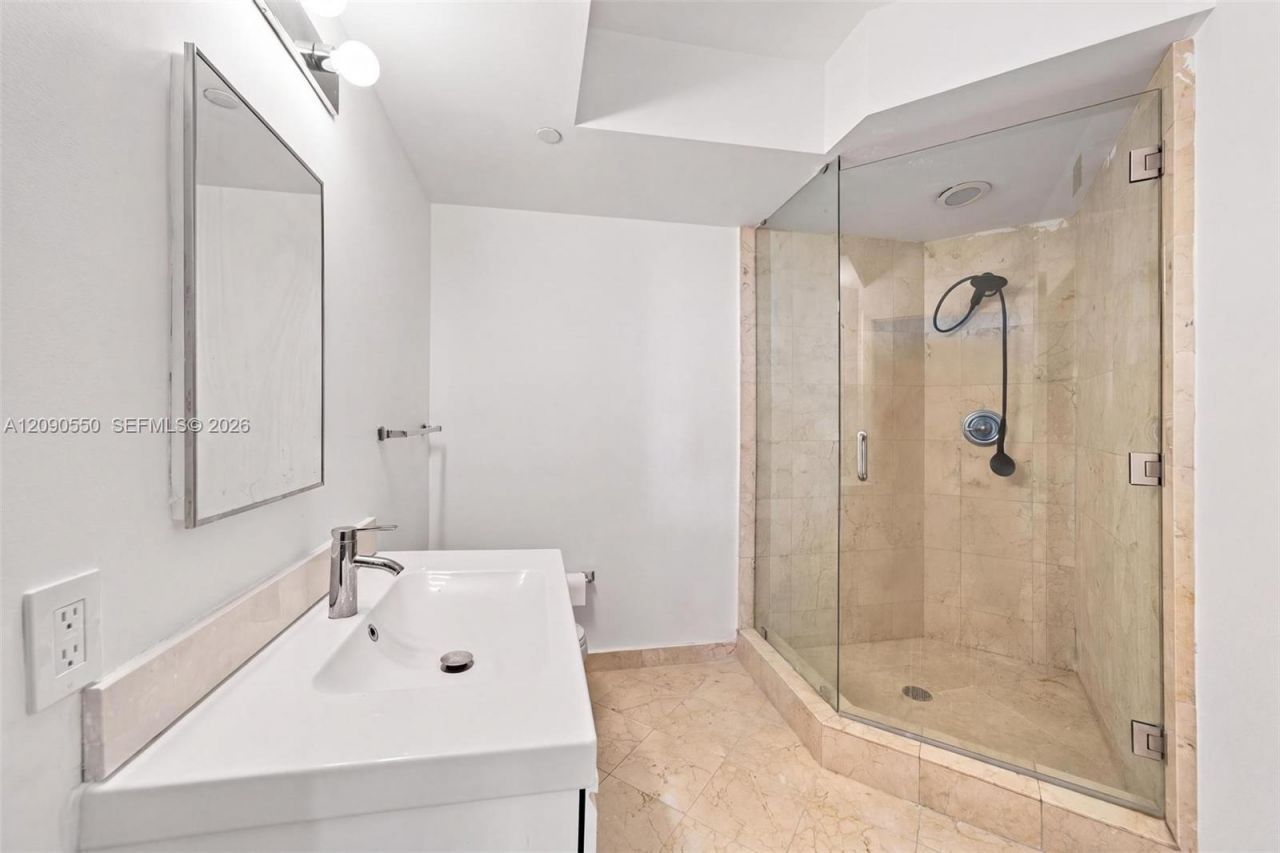 6365 Collins Ave, Unit 1103, Miami Beach, FL 33141 Photo