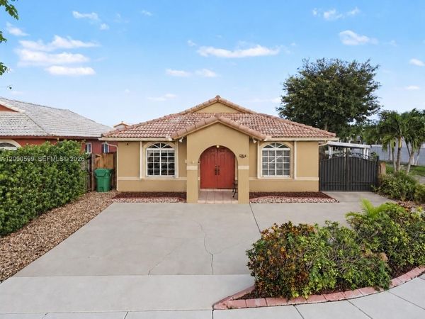 12711 NW 99th Pl , Hialeah Gardens, FL 33018