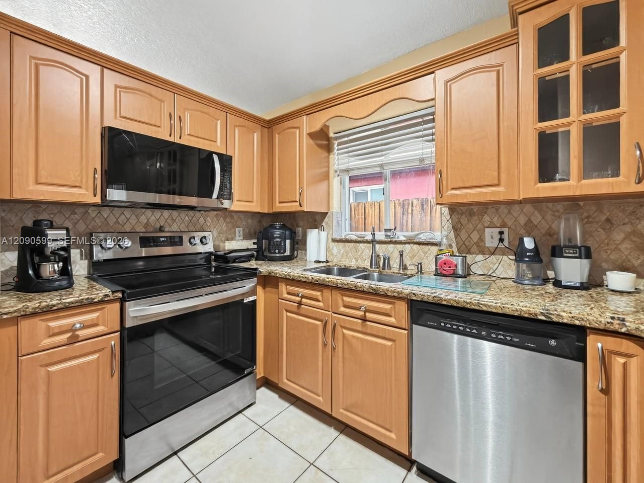 12711 NW 99th Pl, Hialeah Gardens, FL 33018 Photo