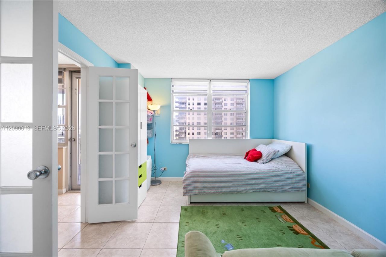 251 174th St, Unit 812, Sunny Isles Beach, FL 33160 Photo