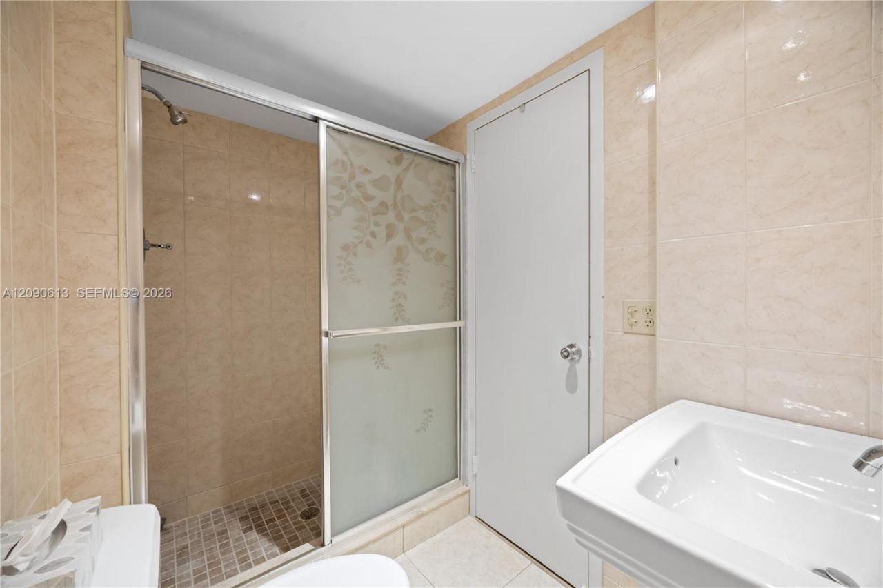 251 174th St, Unit 812, Sunny Isles Beach, FL 33160 Photo
