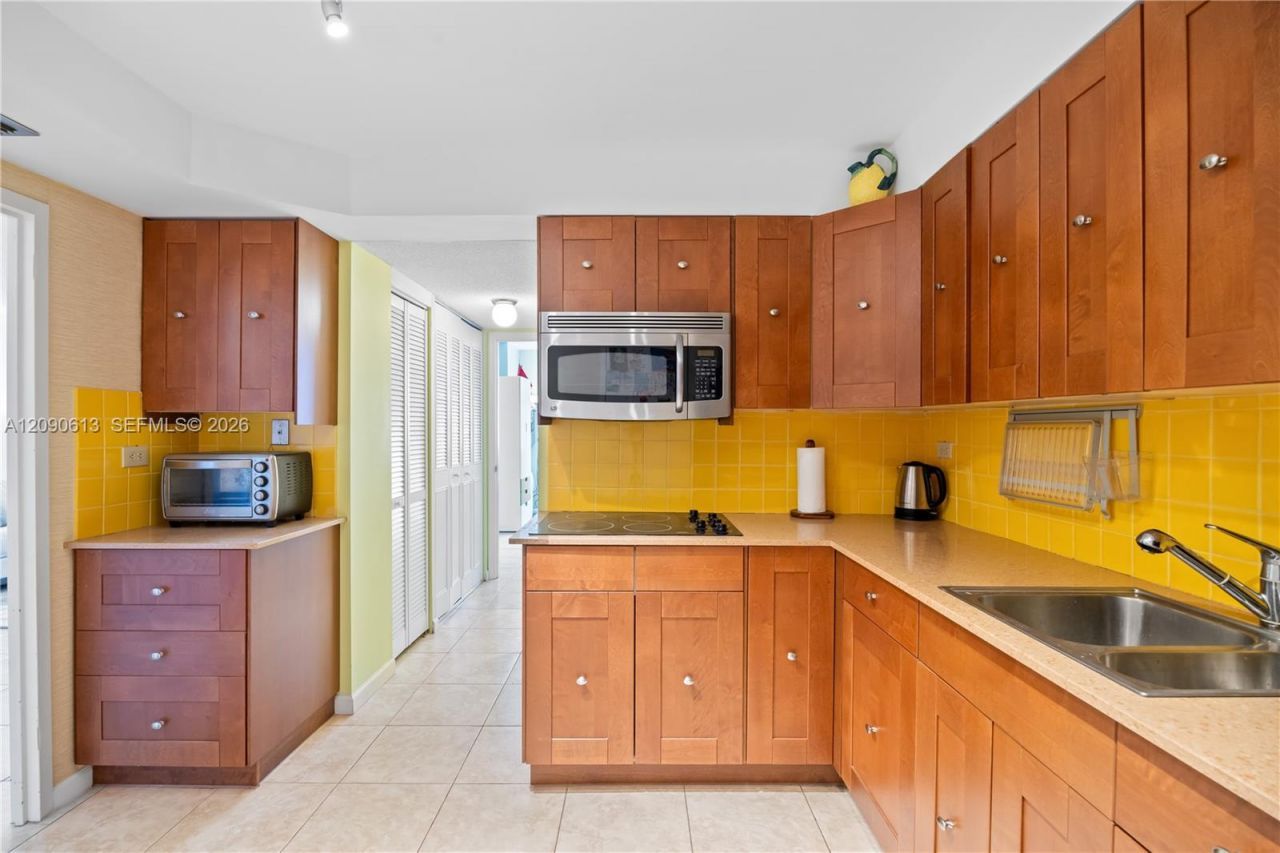 251 174th St, Unit 812, Sunny Isles Beach, FL 33160 Photo