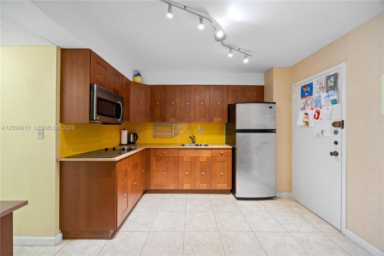 251 174th St, Unit 812, Sunny Isles Beach, FL 33160 Photo