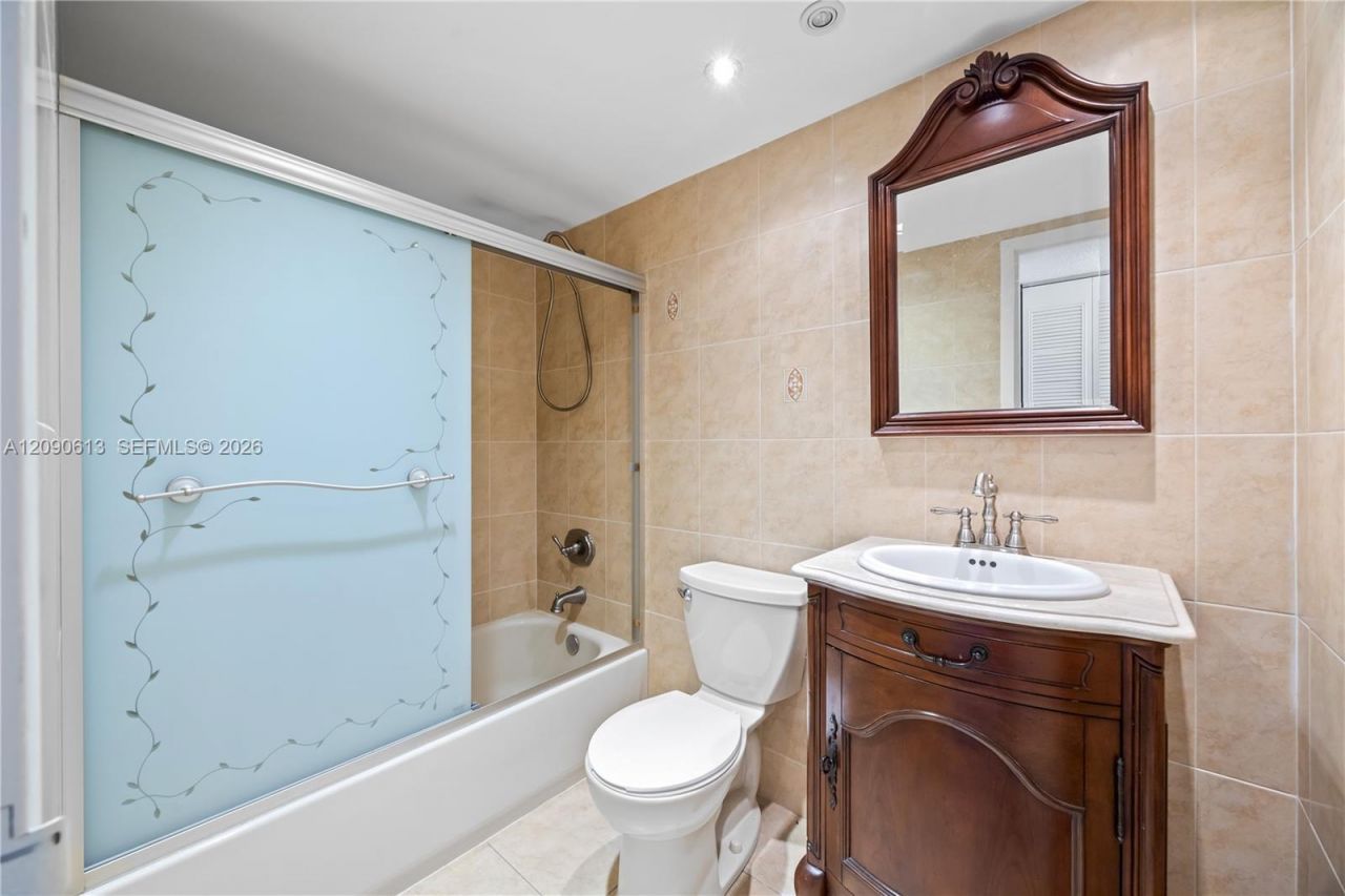 251 174th St, Unit 812, Sunny Isles Beach, FL 33160 Photo