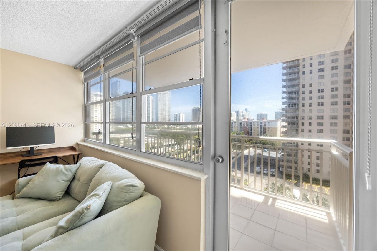 251 174th St, Unit 812, Sunny Isles Beach, FL 33160 Photo