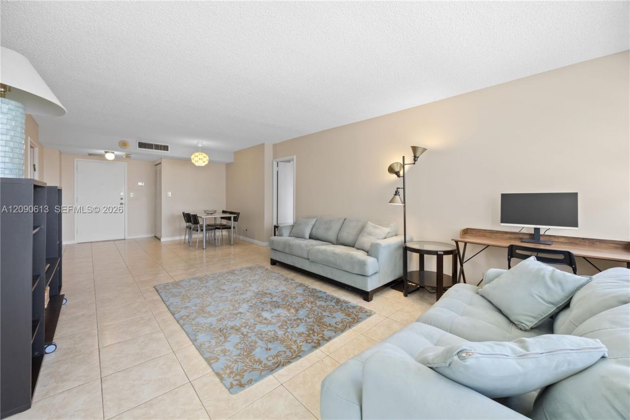 251 174th St, Unit 812, Sunny Isles Beach, FL 33160 Photo