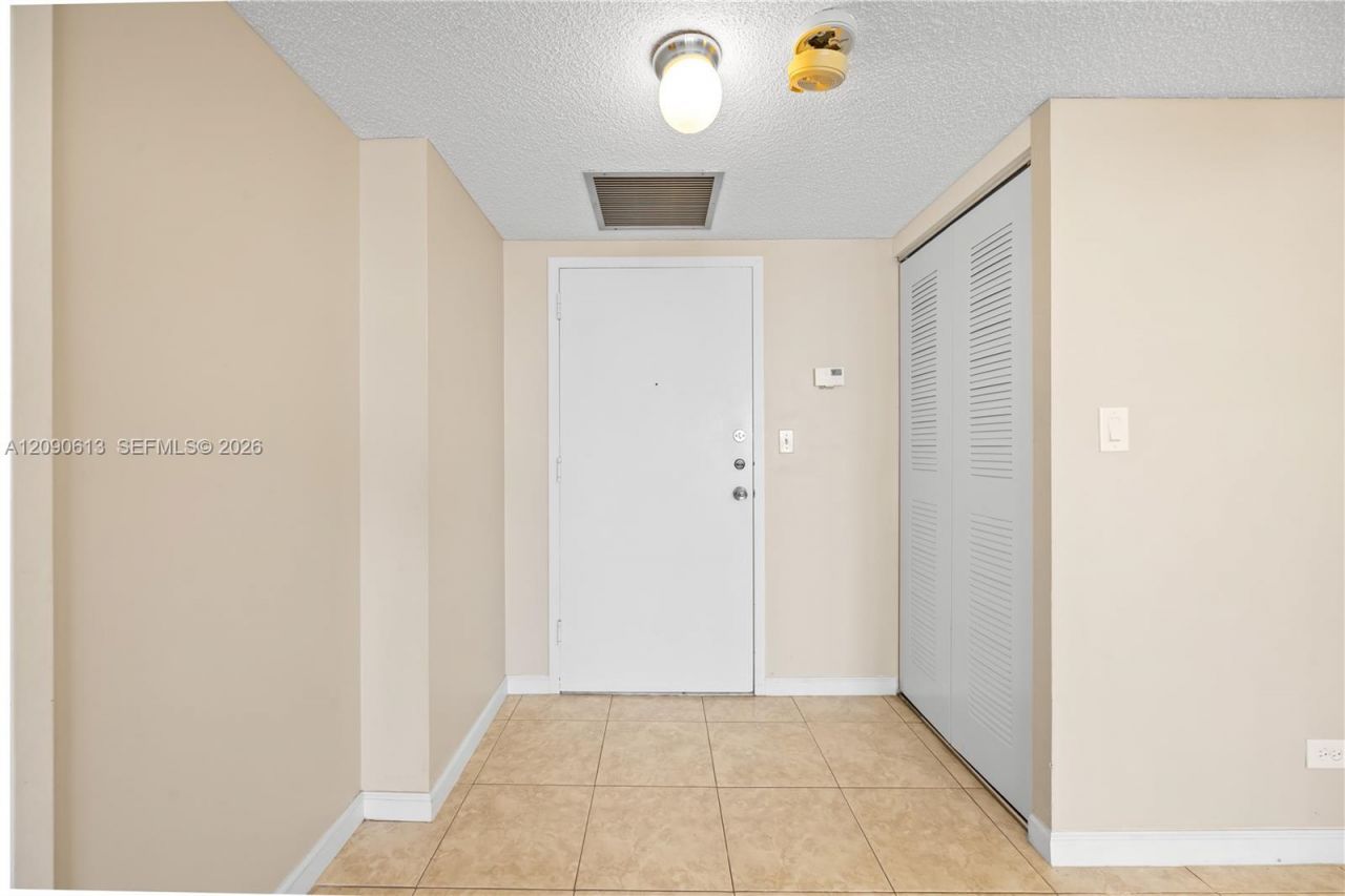 251 174th St, Unit 812, Sunny Isles Beach, FL 33160 Photo