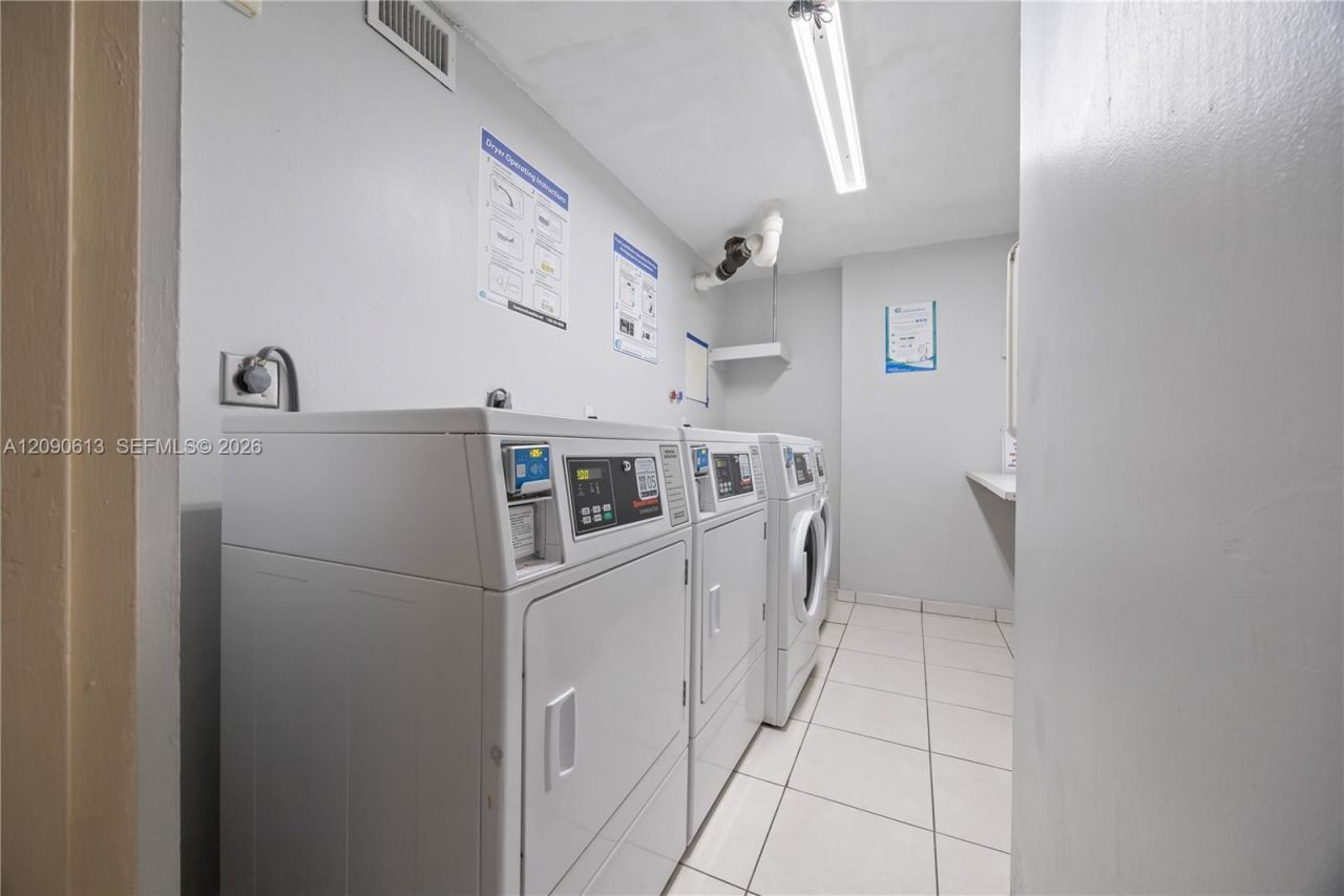 251 174th St, Unit 812, Sunny Isles Beach, FL 33160 Photo