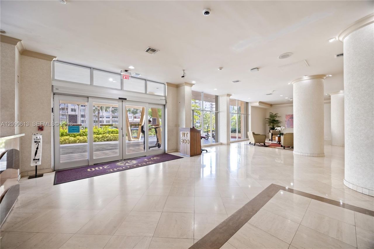 251 174th St, Unit 812, Sunny Isles Beach, FL 33160 Photo
