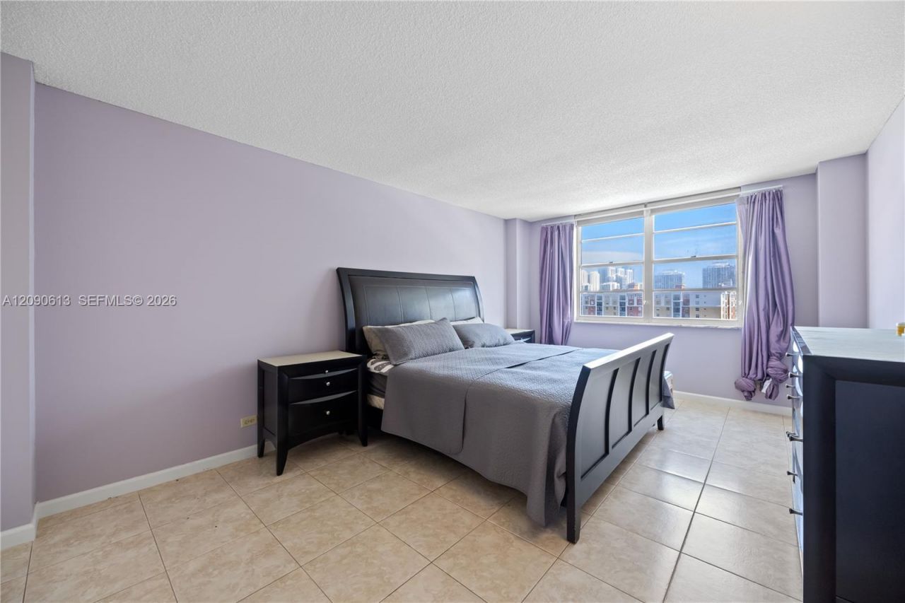 251 174th St, Unit 812, Sunny Isles Beach, FL 33160 Photo