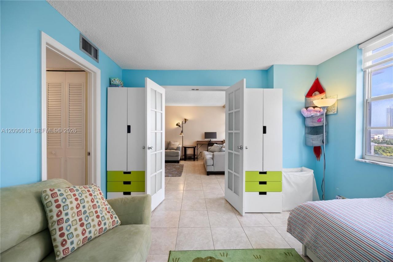 251 174th St, Unit 812, Sunny Isles Beach, FL 33160 Photo