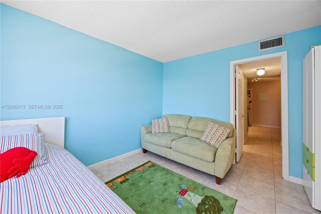 251 174th St, Unit 812, Sunny Isles Beach, FL 33160 Photo